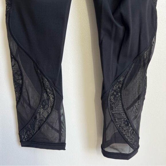 Lululemon Wunder Under Crop 21" in Lace Black - 6 - Picture 8 of 10